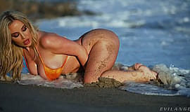 Savannah Bond - Beach Bikini Slut "I Want That Cum Sprayed All Over My Face"