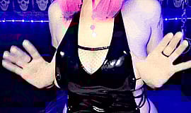 Do you like it when i reveal my big Goth tittys